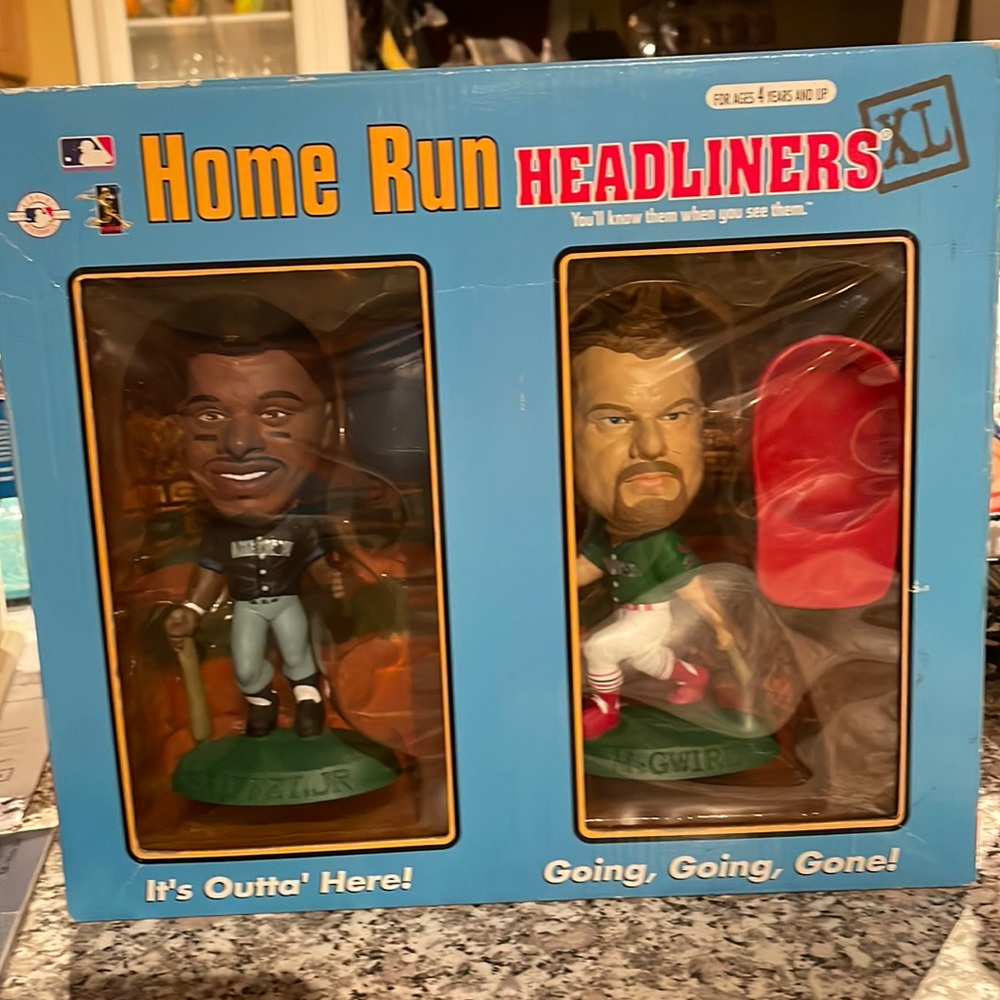 1998 MLB HR HEADLINERS.Ken griff jR & MARK Mcgwirefigures about 8-10 inches tall